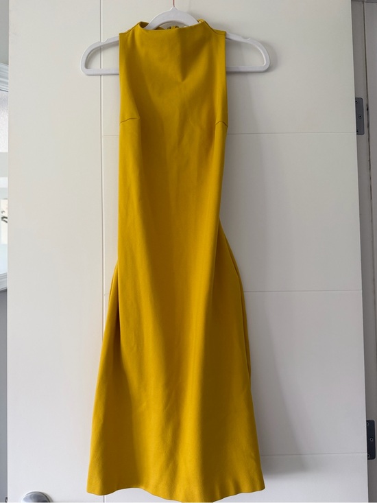 Babaton Dresses & Skirts - Aritzia Babaton Mustard Yellow High Neck Sleeveless Dress Size 00